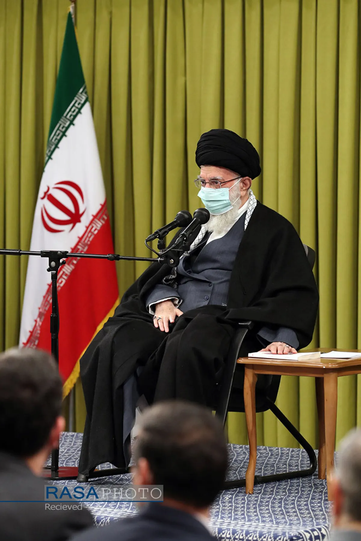 دیدار شاعران و اساتید ادبیات فارسی با رهبر معظم انقلاب