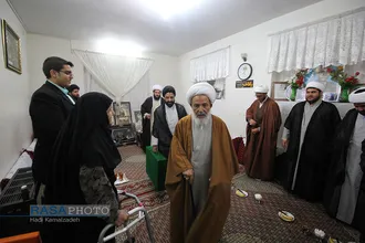 دیدار و تکریم خانواده شهدا با حضور جمعی از طلاب در بیرجند&lrm;