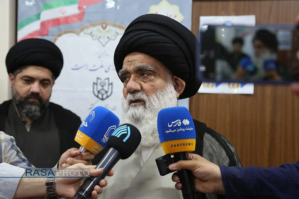 حضور حجت الاسلام والمسلمین حسینی گرگانی در پای صندوق رای دومین دوره چهاردهمین انتخابات ریاست جمهوری