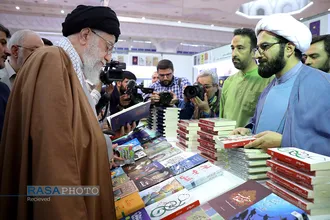 بازدید مقام معظم رهبری از سی و&zwnj;&zwnj; دومین نمایشگاه بین&zwnj;المللی کتاب تهران