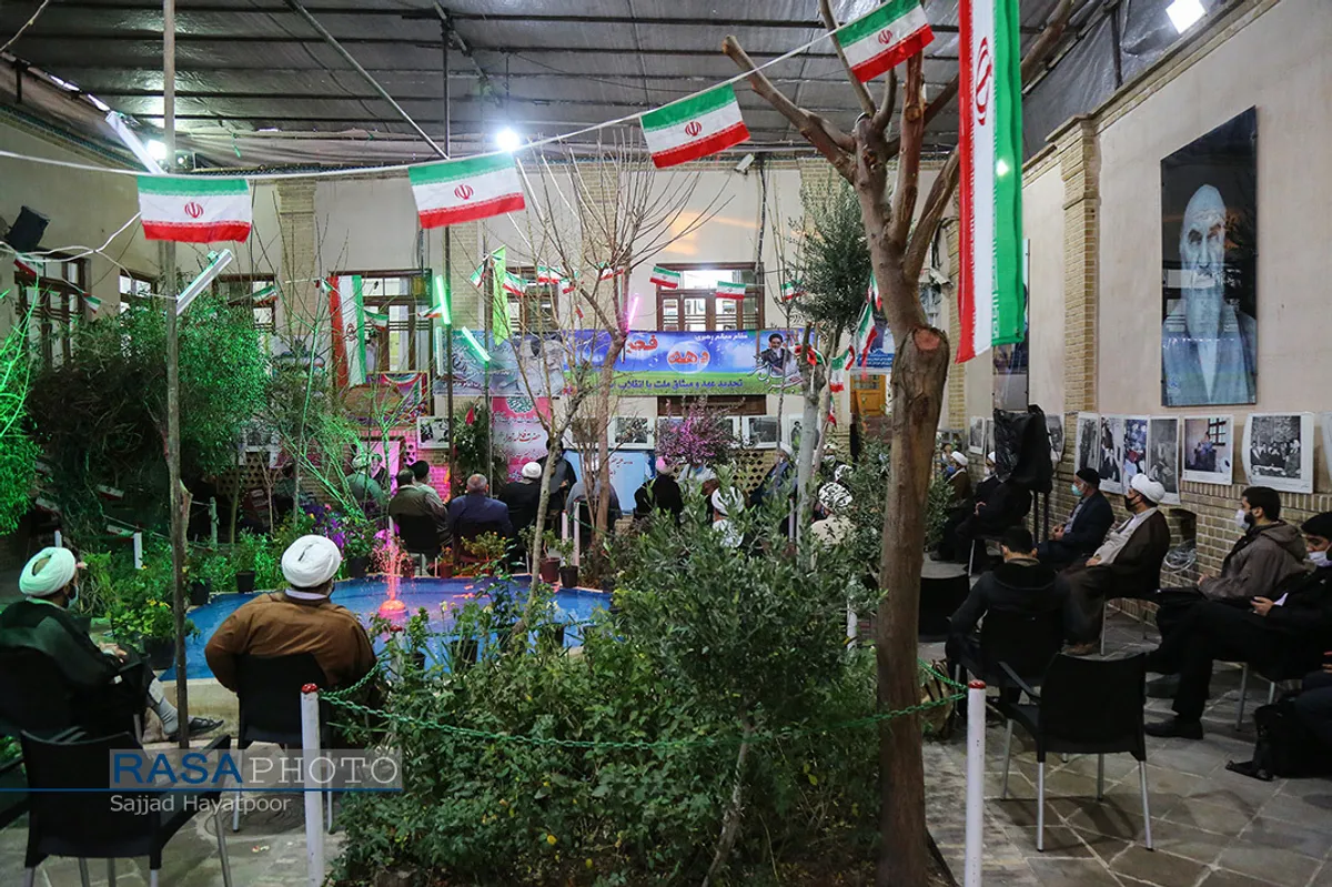 حضور تعدادی از طلاب جانباز در بیت امام راحل (ره)