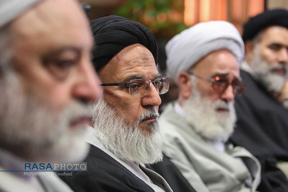 نشست حجت الاسلام خاموشی نماینده، ولی فقیه و ریاست سازمان اوقاف و امور خیریه با خطبا برجسته کشور