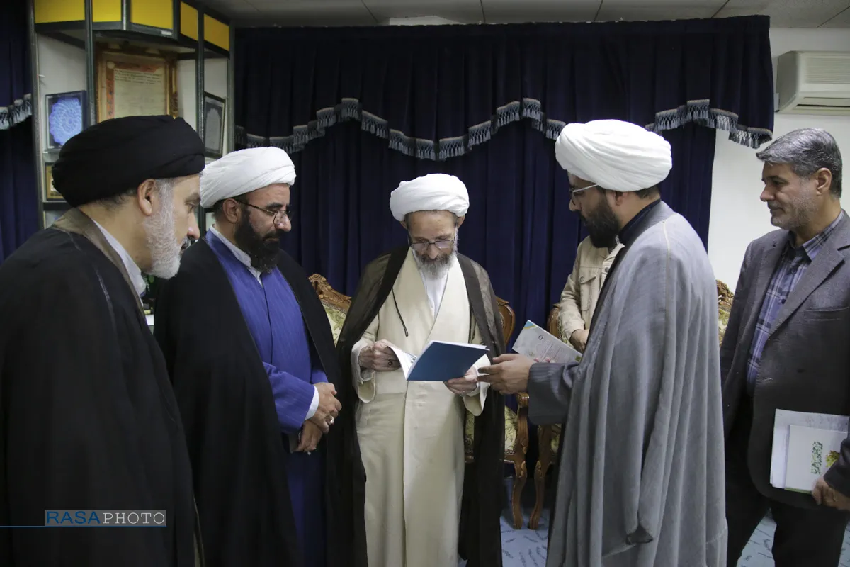 دیدار اعضای دبیرخانه جایزه جهانی صدر با آیت&zwnj;الله رجبی
