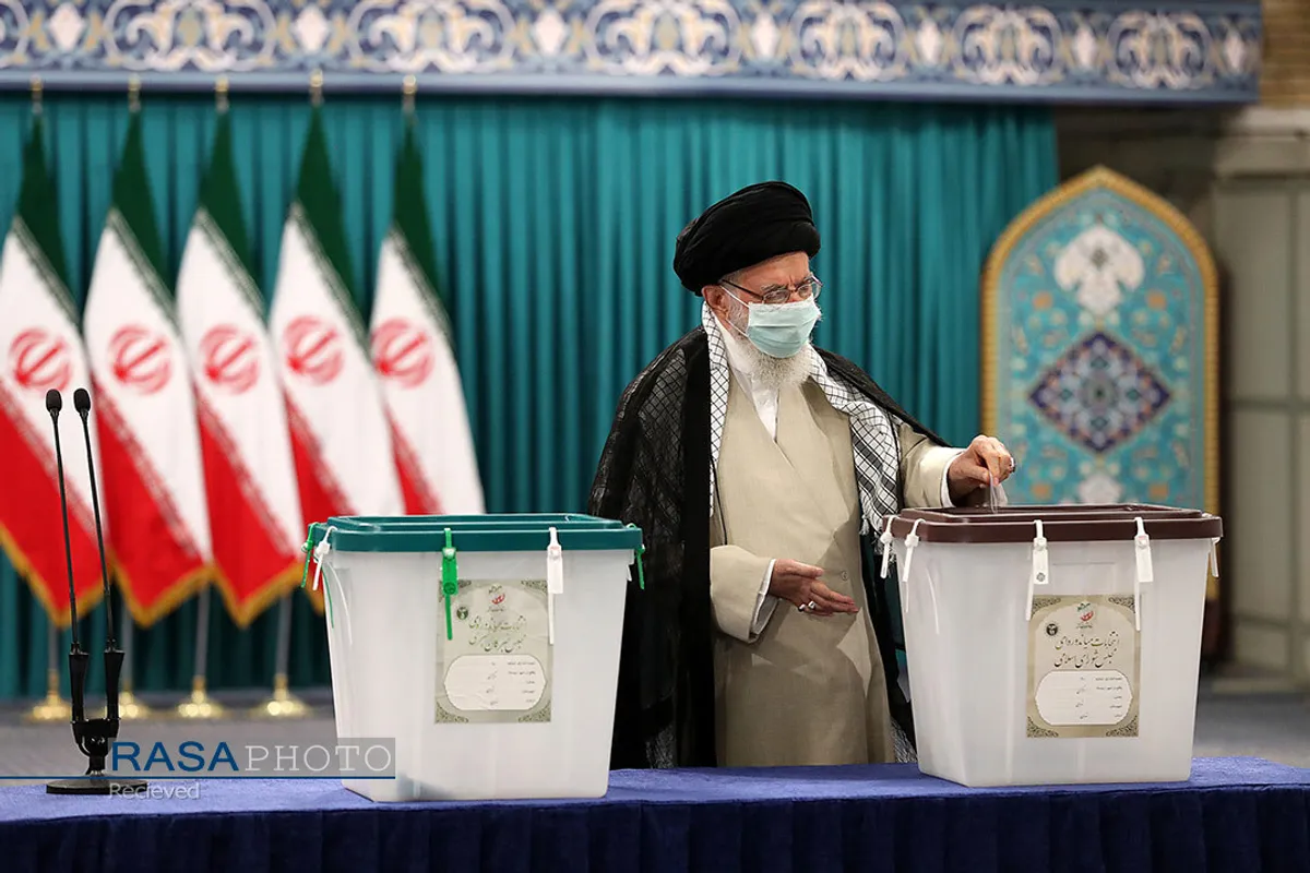 حضور مقام معظم رهبری در پای صندوق رای