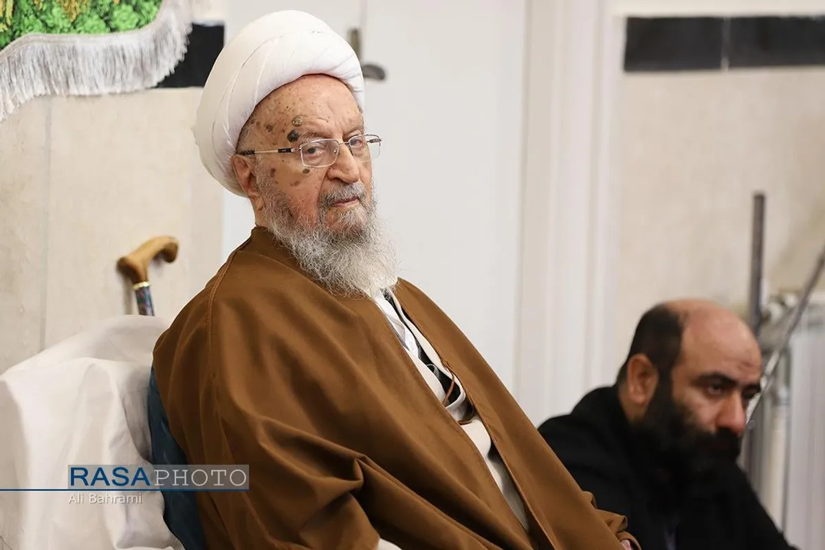 جشن عمامه&zwnj;گذاری طلاب در بیوت مراجع تقلید به&zwnj;مناسبت روز میلاد حضرت زهرا (سلام&zwnj;الله&zwnj;علیها)