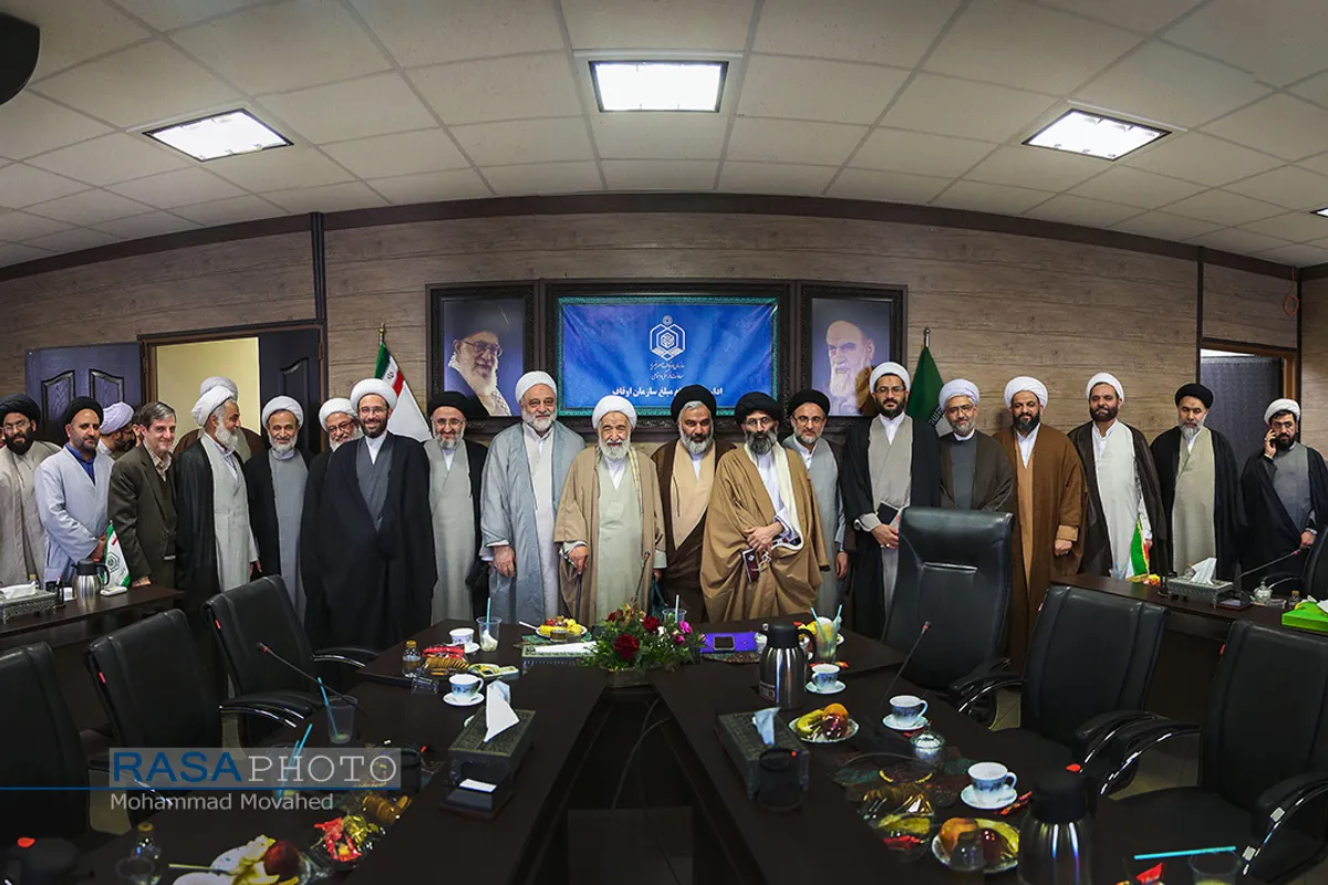 نشست حجت الاسلام خاموشی نماینده، ولی فقیه و ریاست سازمان اوقاف و امور خیریه با خطبا برجسته کشور