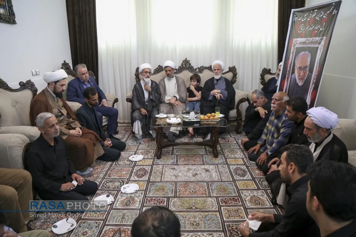 حضور آیت الله محمدی عراقی در منزل سردار شهید اسماعیل شاکری