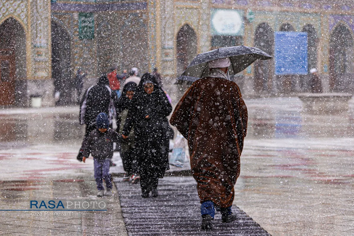 حال و هوای برفی حرم کریمه اهل بیت (ع)