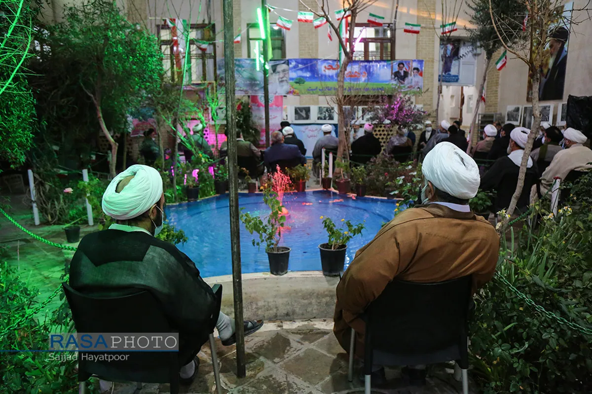 حضور تعدادی از طلاب جانباز در بیت امام راحل (ره)