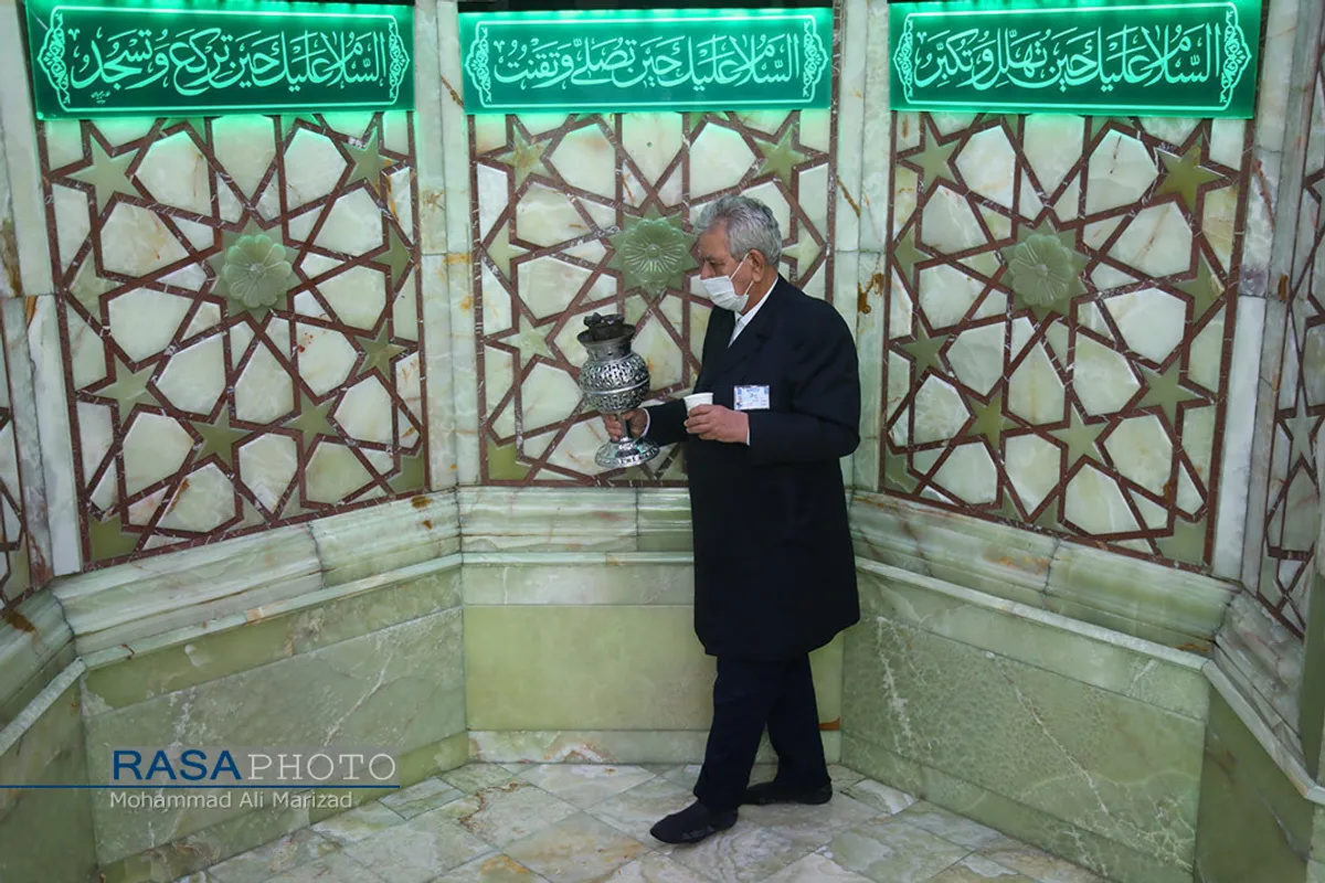 غبار روبی مسجد مقدس جمکران در آغاز دهه مهدویت