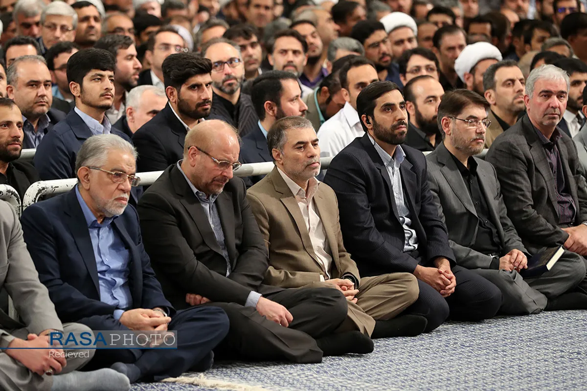 دیدار جمعی از اساتید، اعضای هیئت&zwnj;های علمی و پژوهشگران دانشگاه&zwnj;ها و مراکز علمی با رهبر انقلاب