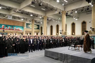 دیدار جمعی از خانواده&zwnj;های شهدای مدافع حرم و مقاومت در پنجمین سالگرد شهید سلیمانی با رهبر انقلاب