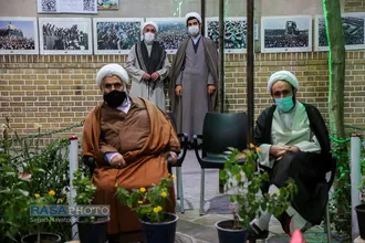 حضور تعدادی از طلاب جانباز در بیت امام راحل (ره)