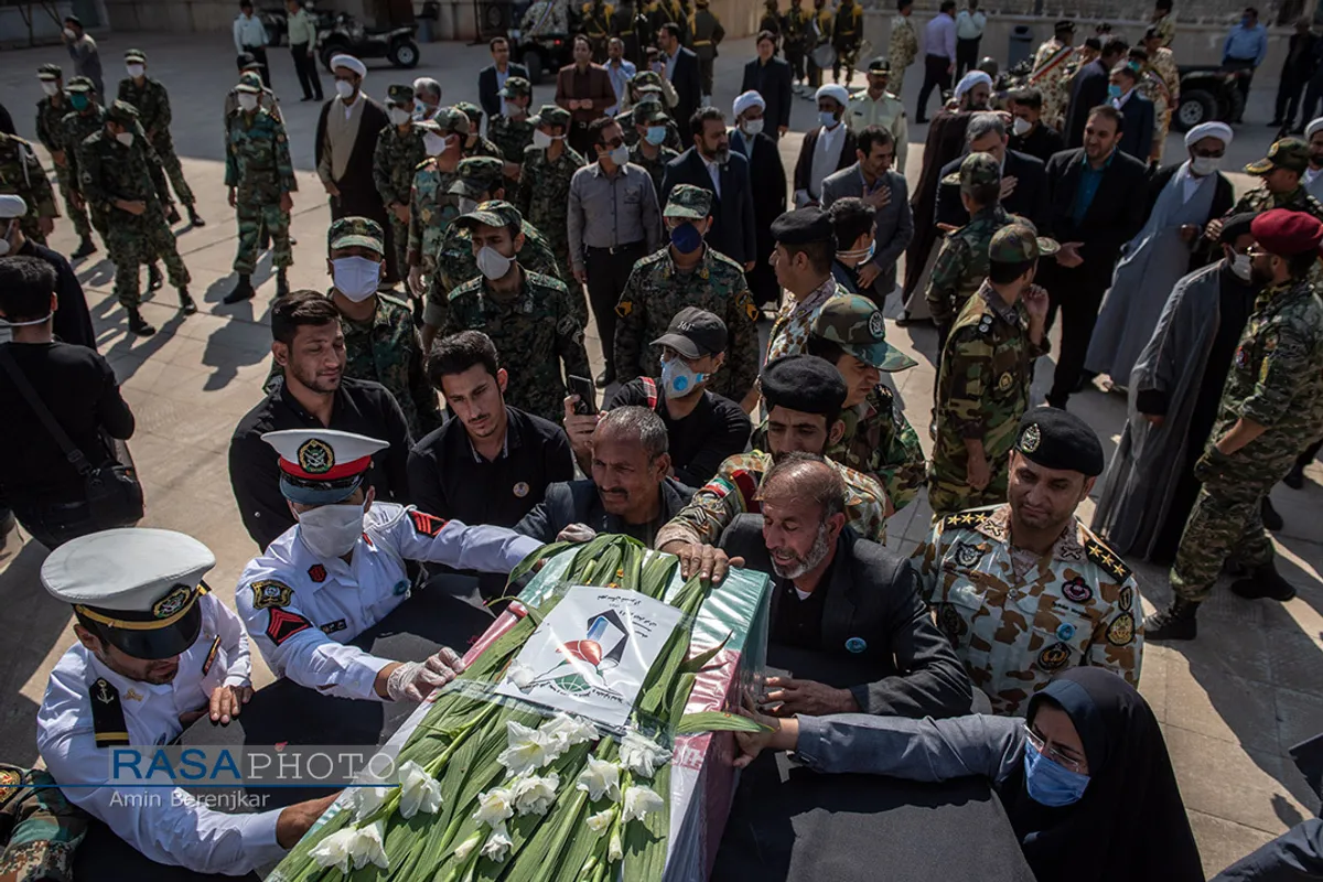 تشییع پیکر پاک ۴ شهید ناوچه کنارک در شیراز&lrm;