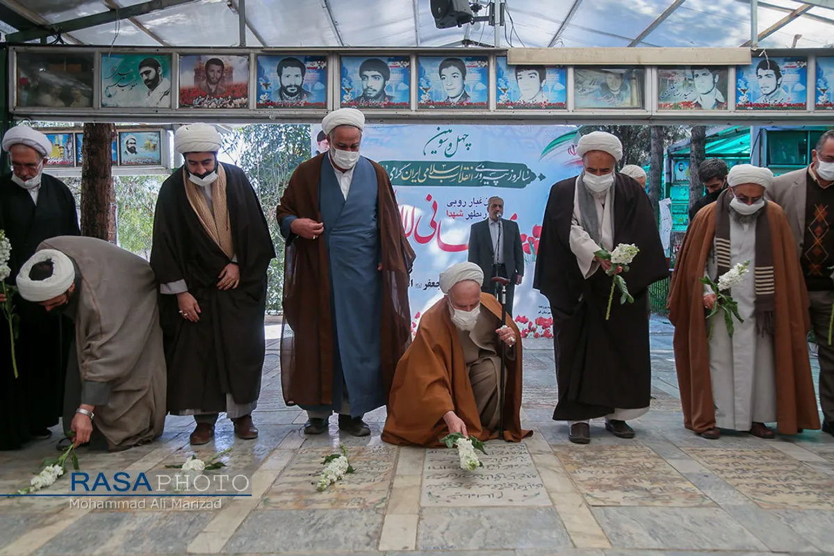 تجدید پیمان اعضای دفتر مقام معظم رهبری در قم با امام و شهدا