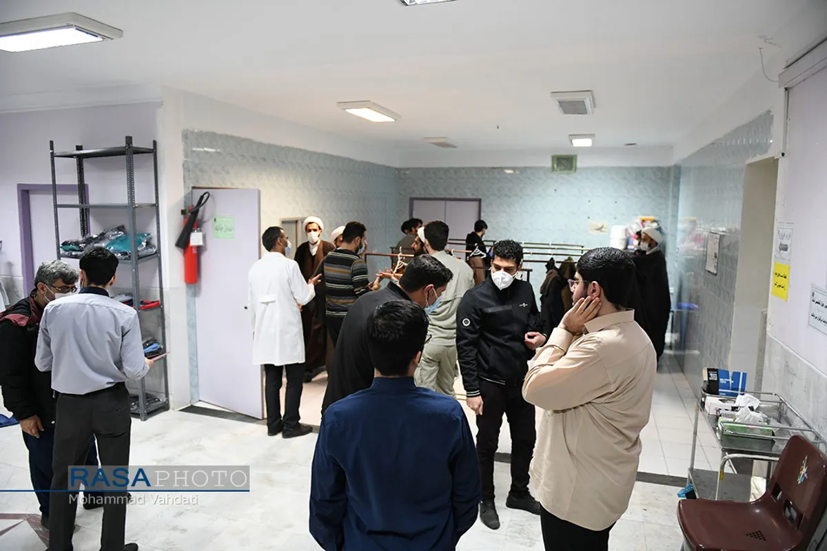 تقدیر جمعی از طلاب از پزشکان و پرستاران فعال در درمان بیماران مبتلا به کرونا