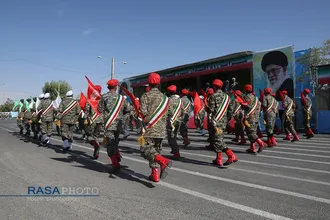 رژه یگان&zwnj;های نمونه نظامی و انتظامی نیروهای مسلح استان قم