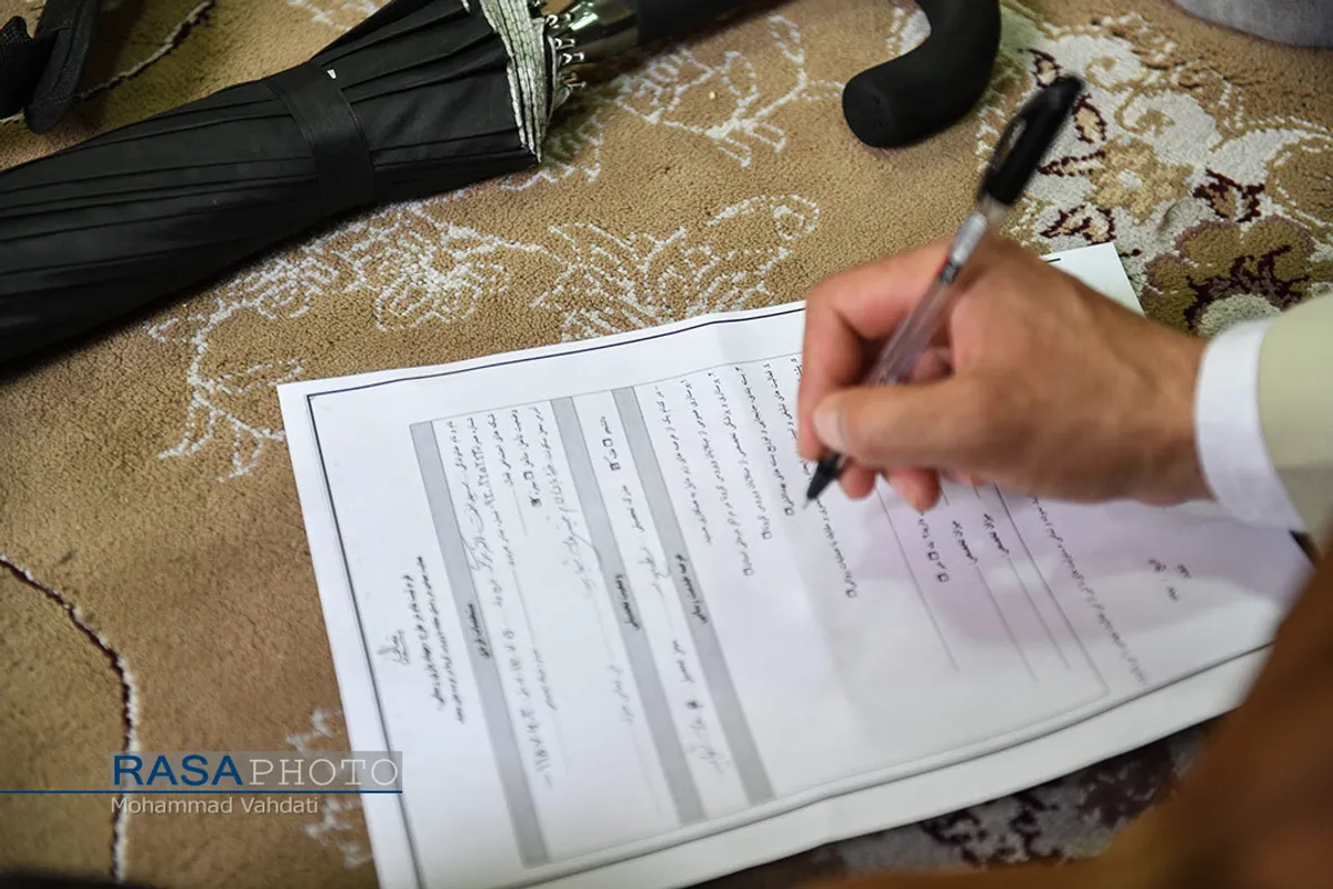 تقدیر جمعی از طلاب از پزشکان و پرستاران فعال در درمان بیماران مبتلا به کرونا