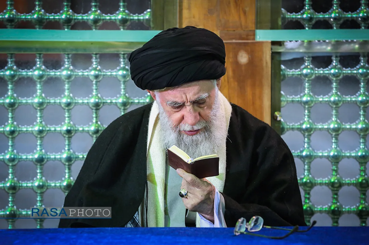 حضور مقام معظم رهبری در مرقد مطهر امام راحل و گلزار شهدای بهشت زهرا