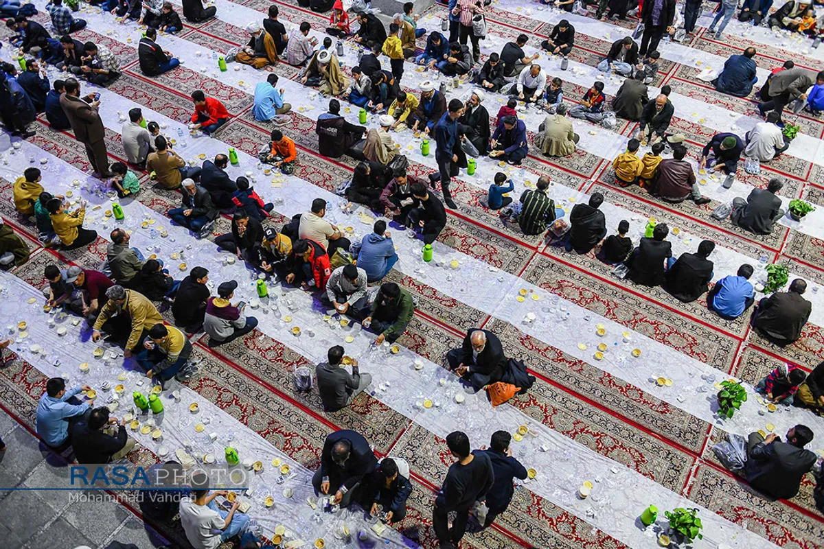 سفره افطار حرم کریمه اهلبیت (سلام&zwnj;الله&zwnj;علیها) در قم