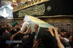 طواف پیکر شهید مدافع حرم در حریم مطهر حضرت معصومه(س)