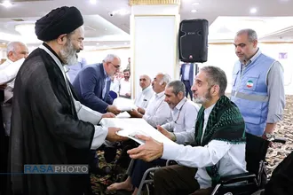 دیدار نماینده ولی&zwnj;فقیه در حج و زیارت با اعضای کاروان جانبازان در مدینه