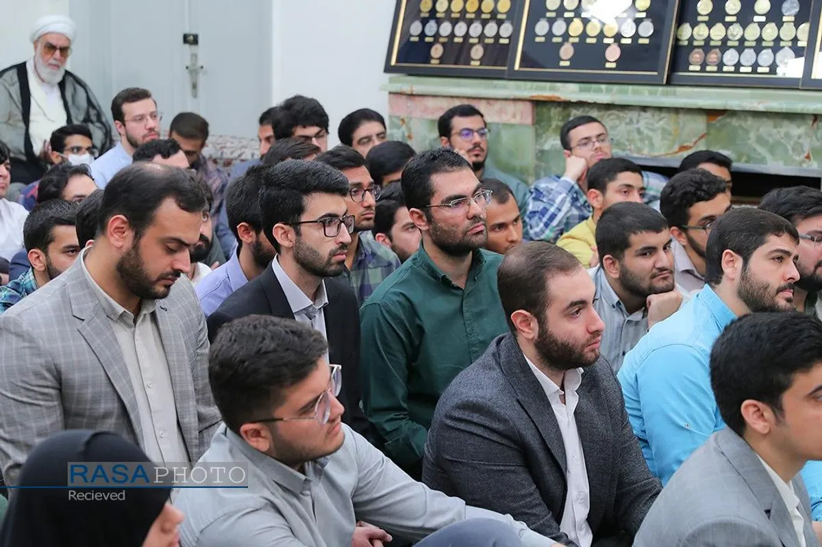 دیدار جمعی از مدال&zwnj;آوران المپیادهای علمی با رهبر معظم انقلاب