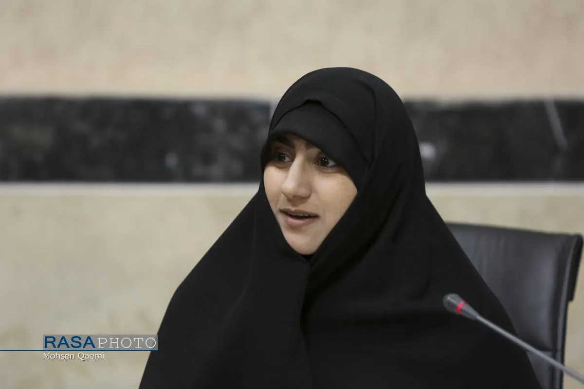 نشست هم&zwnj;اندیشی بانوان و آیین تشییع امام شهید انقلاب