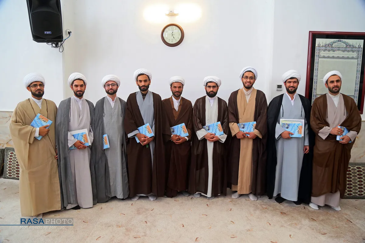 مراسم عمامه&zwnj;گذاری طلاب در بیوت مراجع تقلید در روز عید سعید غدیر