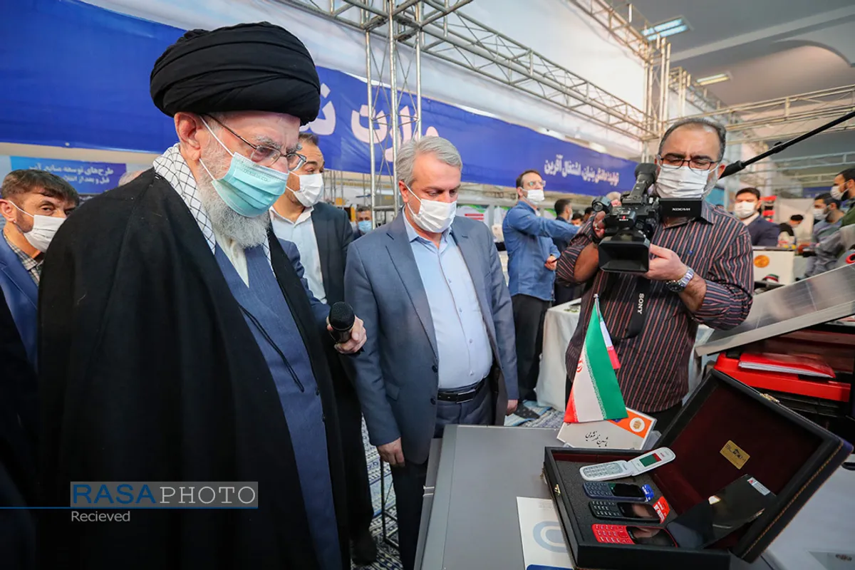 بازدید مقام معظم رهبری از نمایشگاه توانمندی&zwnj;های صنعتی