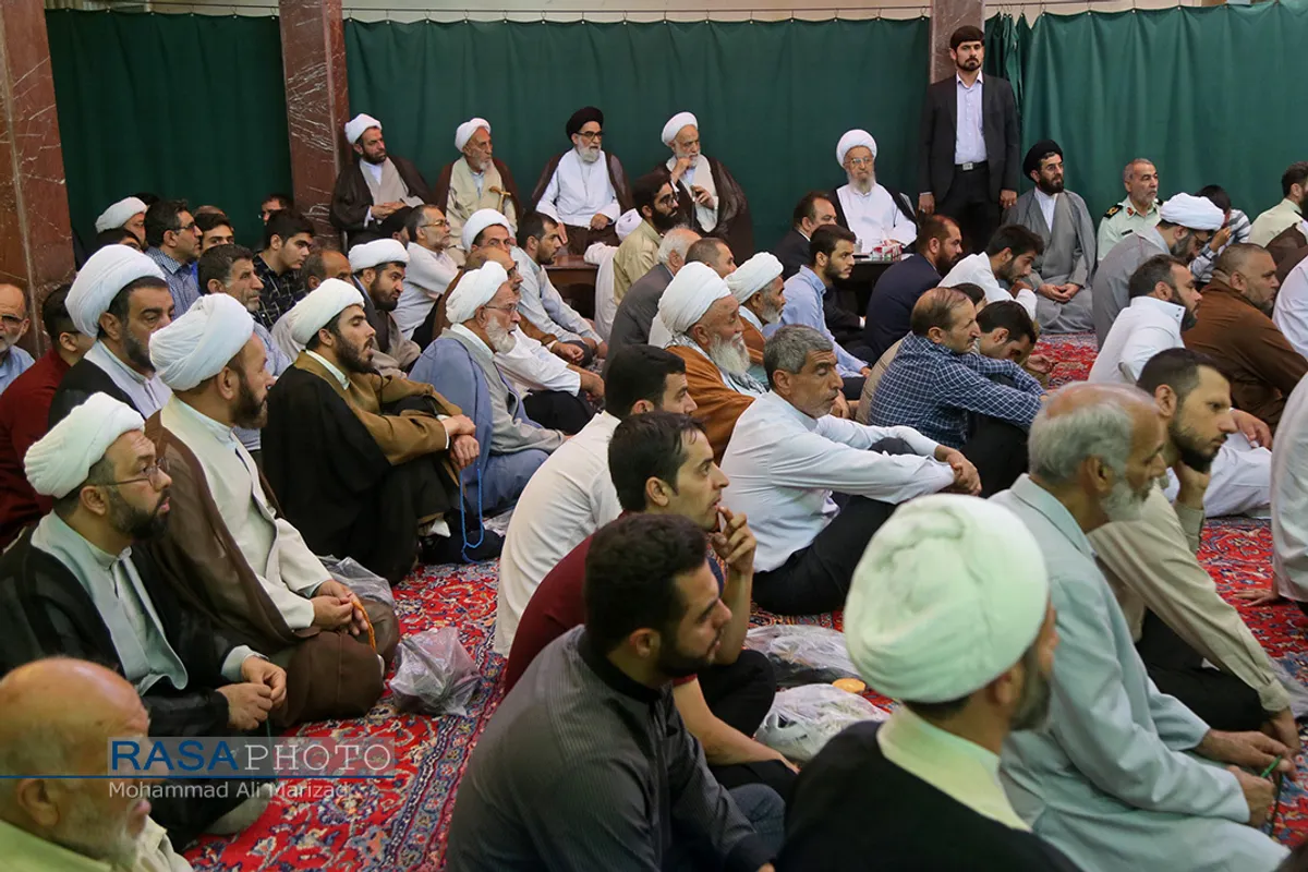 مراسم عمامه&zwnj;گذاری طلاب در بیوت مراجع تقلید در روز عید سعید غدیر