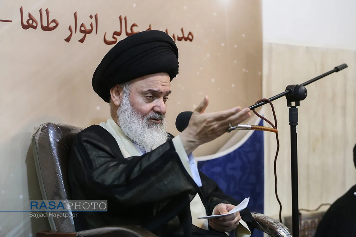 مراسم آغاز سال تحصیلی مدرسه علمیه انوار طاها با سخنرانی آیت الله حسینی بوشهری