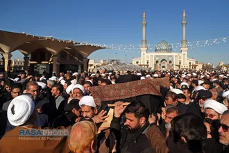 تشییع پیکر آیت الله سید هاشم رسولی محلاتی با حضور علما و روحانیان و مردم انقلابی قم