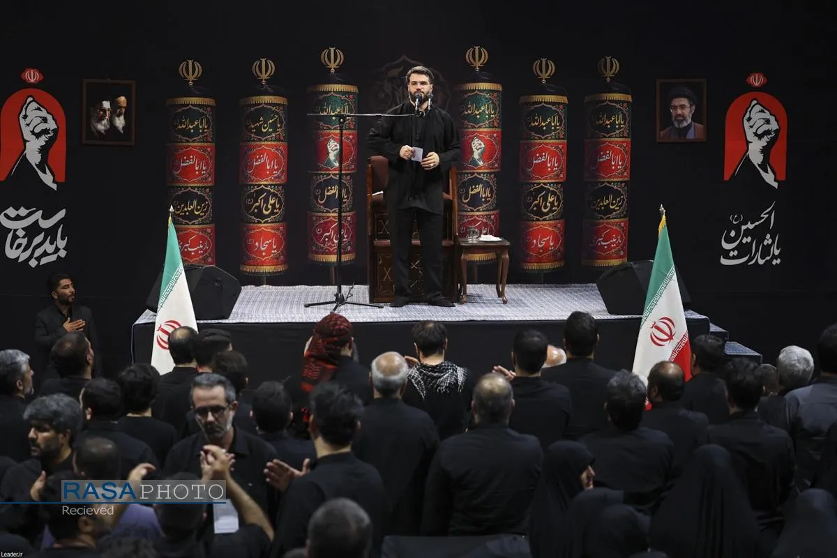 مراسم عزاداری شب تاسوعا در جوار محل شهادت رهبر شهید انقلاب اسلامی