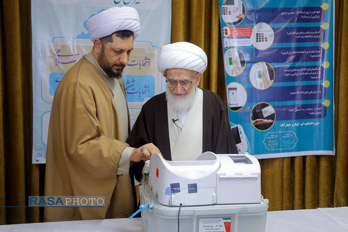 حضور مراجع تقلید در پای صندوق های رای