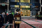 آیین تعویض پرچم حرم در شب وفات حضرت معصومه (سلام الله علیها)