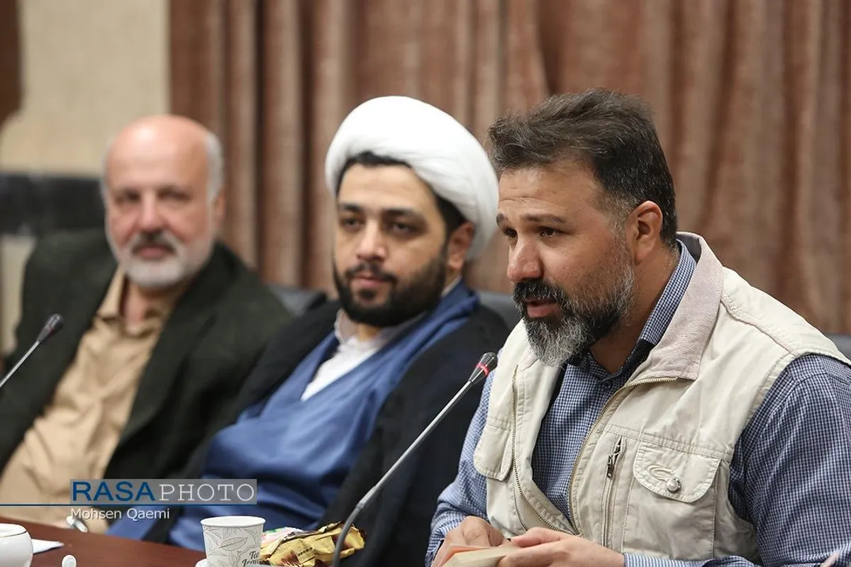 آئین رونمایی از کتاب خاک&zwnj;نشین در خبرگزاری رسا