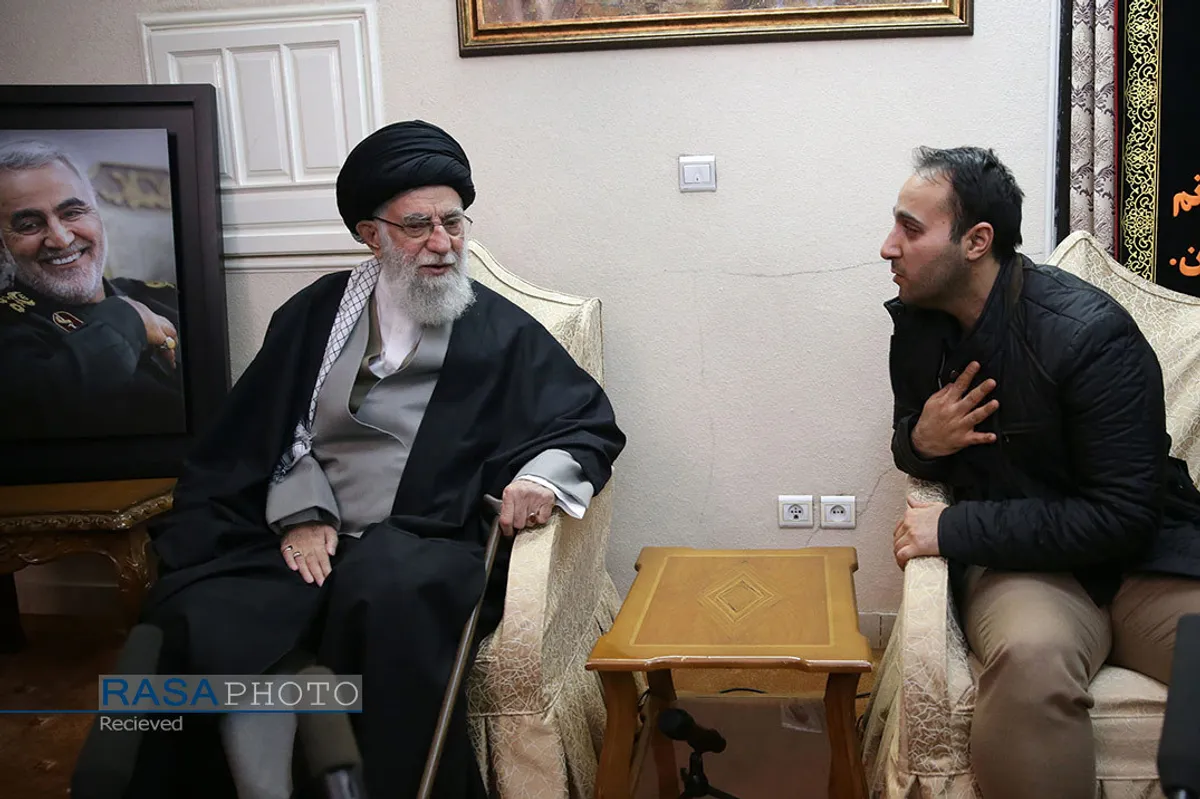 حضور رهبر معظم انقلاب اسلامی در منزل سردار شهید سپهبد سلیمانی