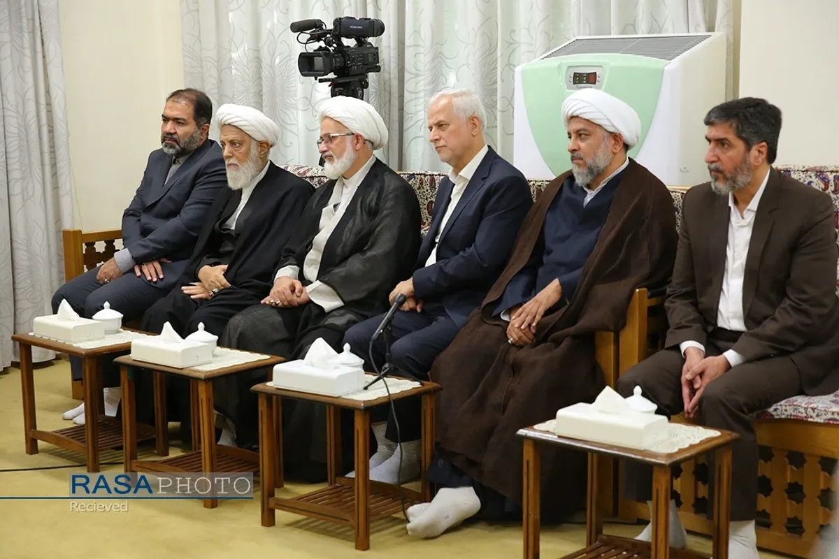 دیدار دست&zwnj;اندرکاران همایش بزرگداشت آیت&zwnj;الله ناصری دولت&zwnj;آبادی با رهبر انقلاب