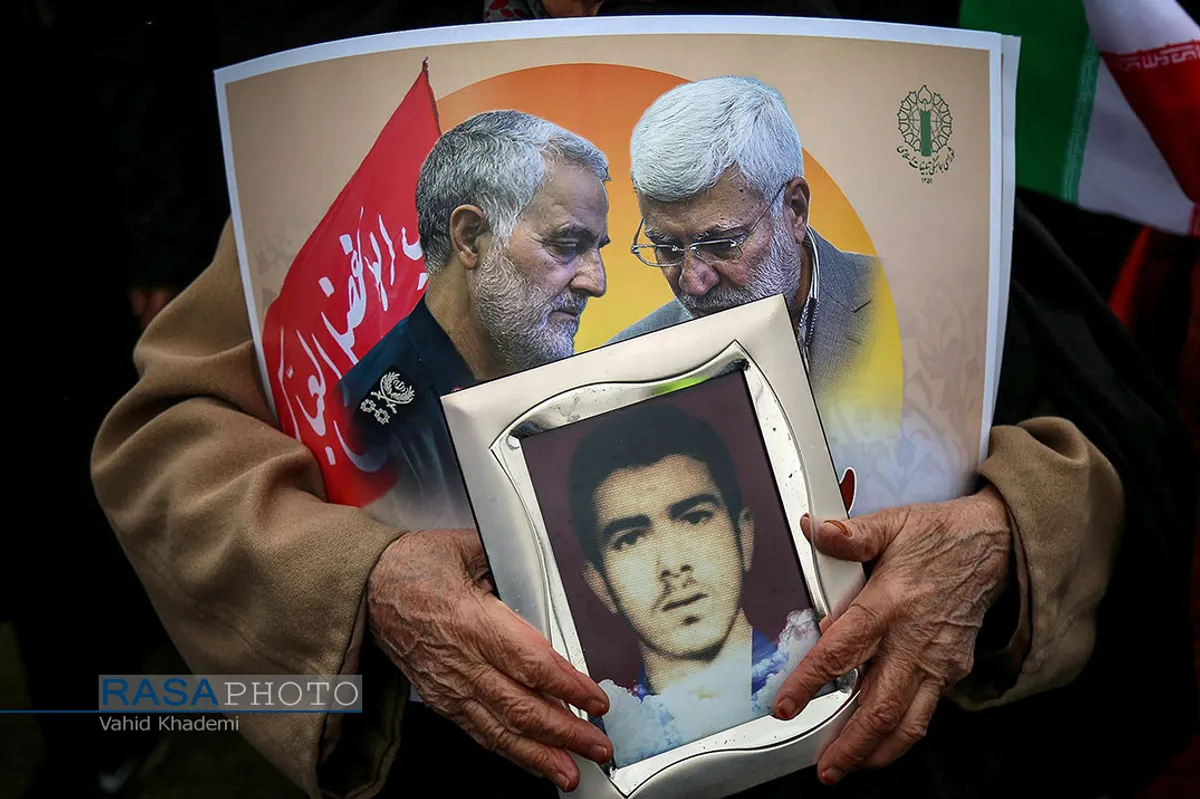 حضور سردار شهید حاج قاسم سلیمانی در راهپیمایی ۲۲ بهمن ۱۳۹۸