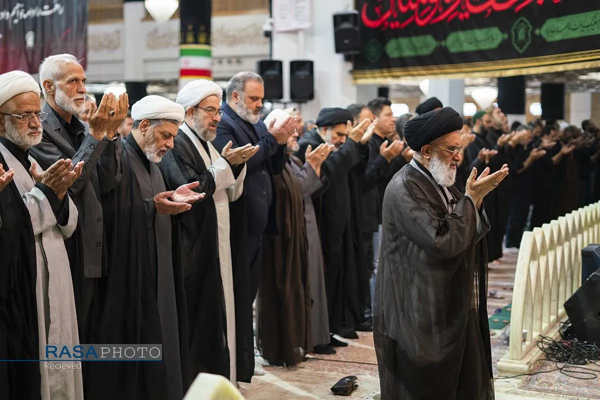 نماز جماعت و عزاداری ظهر عاشورای حسینی در قم