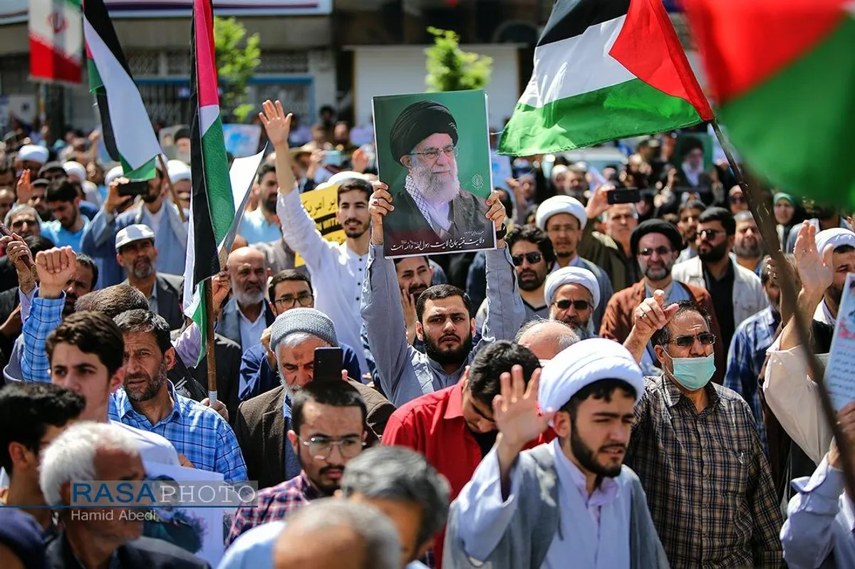 راهپیمایی مردم قم در حمایت از عملیات غرور آفرین وعده صادق