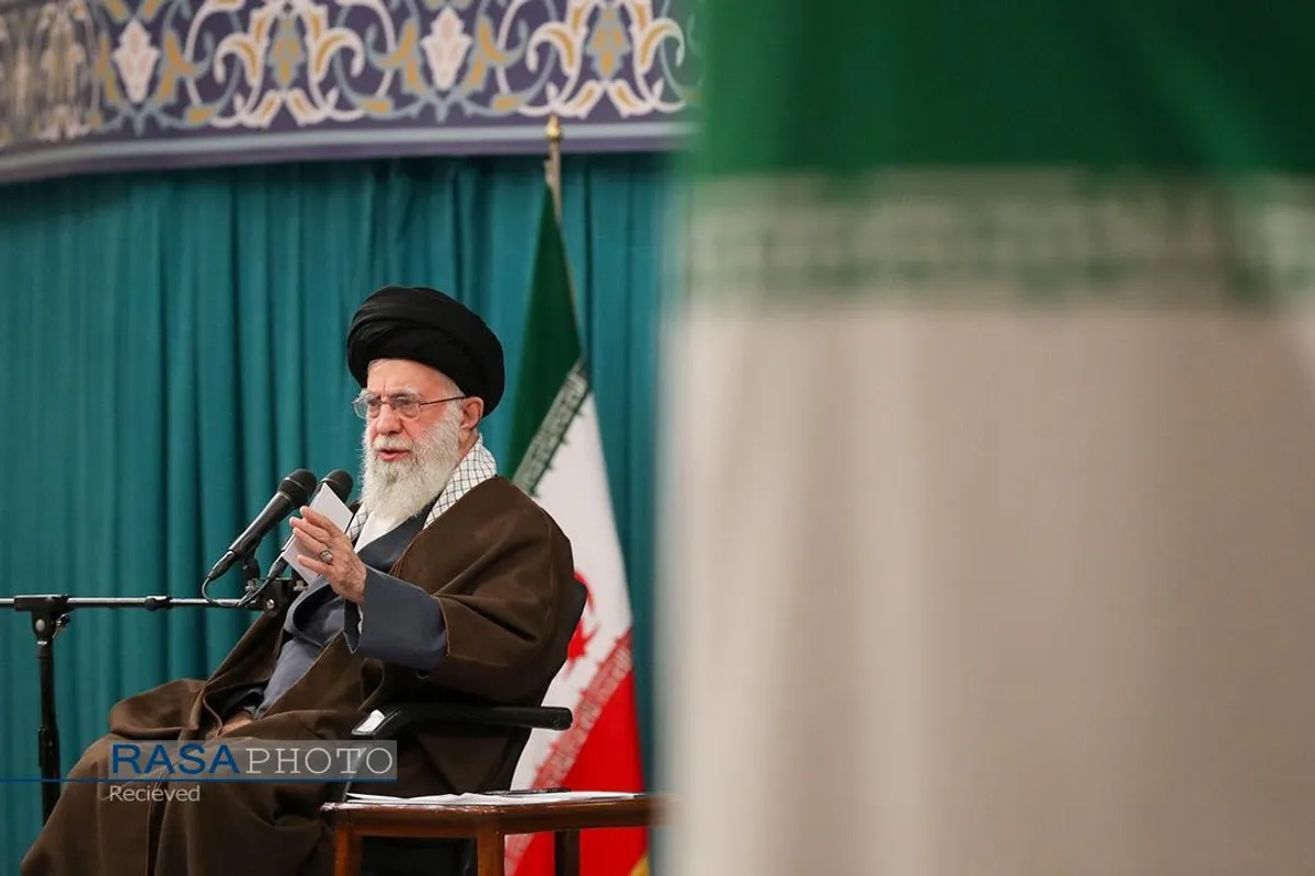 دیدار جمعی از رأی اولی&zwnj;ها و خانواده&zwnj;های شهدا با رهبر انقلاب