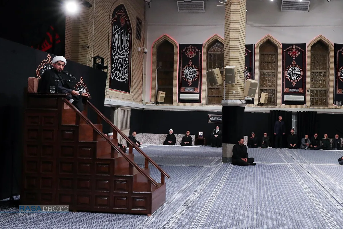 اولین شب عزاداری حضرت اباعبدالله الحسین (علیه&zwnj;السلام) با حضور رهبر انقلاب