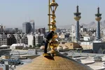 آیین تعویض پرچم گنبد منور رضوی در روز میلاد امام رضا(علیه&zwnj;السلام)