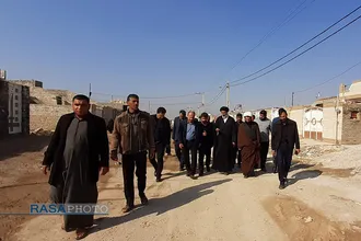بازدید نماینده ولی فقیه در استان خوزستان از منطقه محروم عین دو&lrm; اهواز