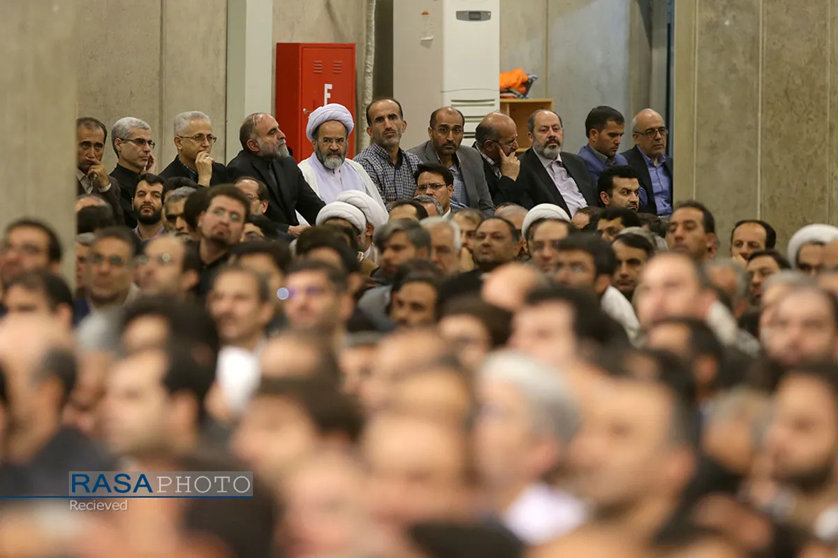 دیدار جمعی از اساتید، اعضای هیئت&zwnj;های علمی و پژوهشگران دانشگاه&zwnj;ها و مراکز علمی با رهبر انقلاب