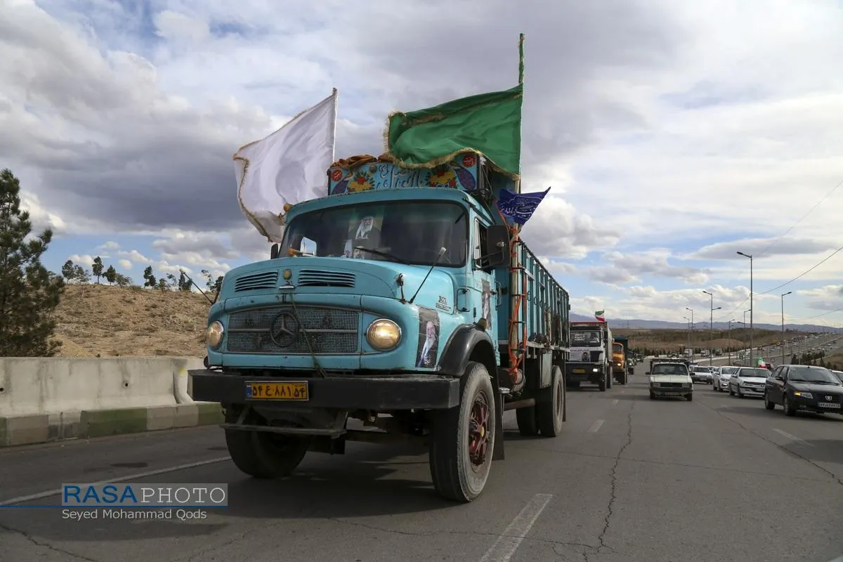 بیعت کامیون&zwnj;داران استان قم با رهبر معظم انقلاب
