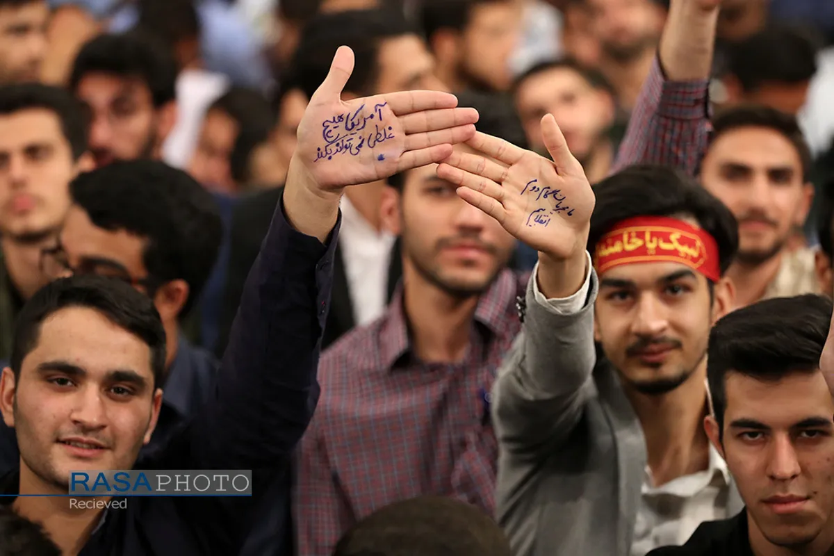 دیدار جمعی از دانشجویان و نمایندگان تشکل&zwnj;های دانشجویی با رهبر انقلاب