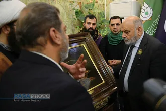 اهداء آثار هنرمندان ایرانی به موزه آستان مقدس حضرت ابا عبد الله (علیه السلام)